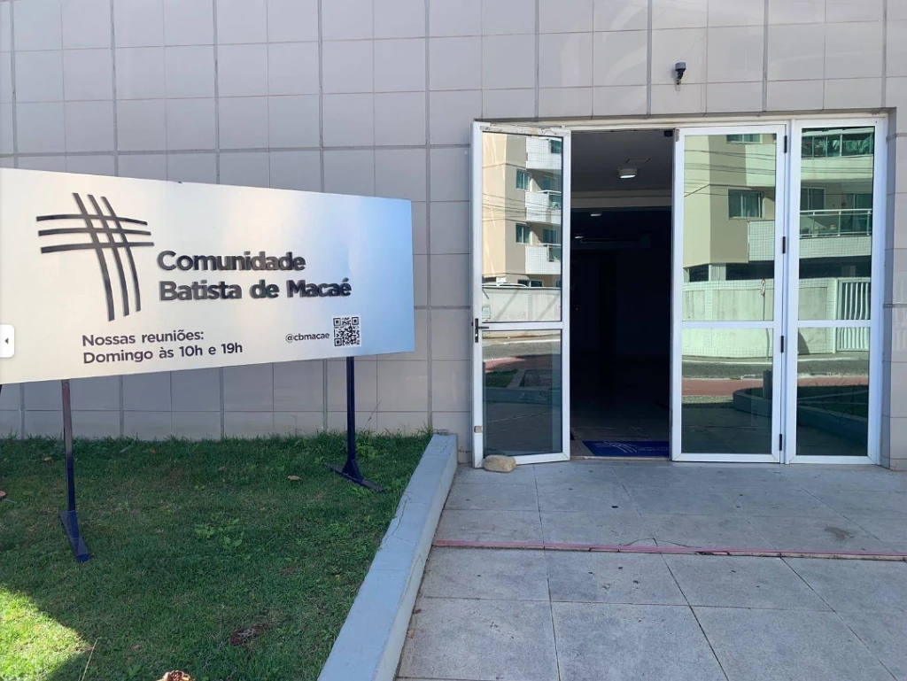 Fachada e recepção da Comunidade Batista de Macaé